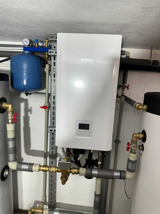 Pompa ciepła AURATSU 8kW z bojlerem, buforem i montażem.