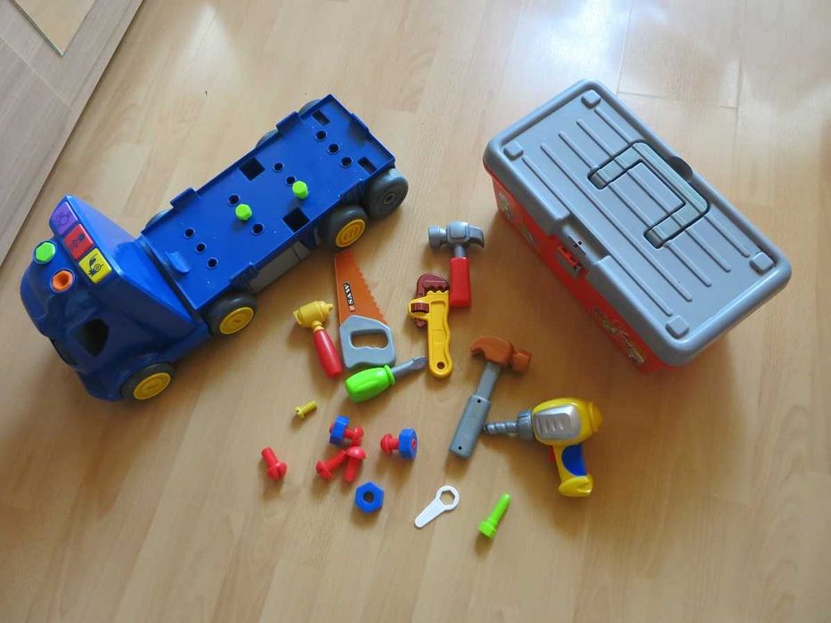 Duża ciężarówka, mechanik warsztat, budowniczy