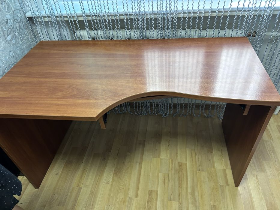 Якісний компютерний  стіл