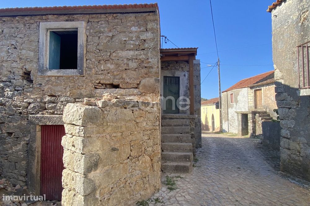 Moradia T2 para reabilitação na zona centro