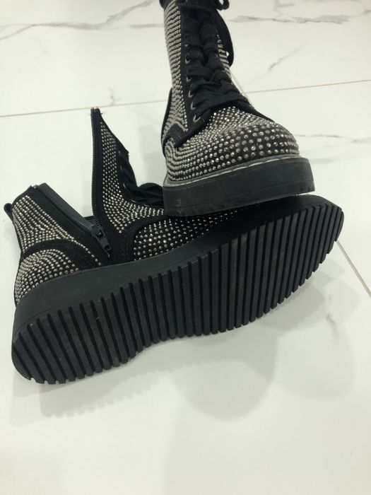 Продам жіноче взуття madden girl