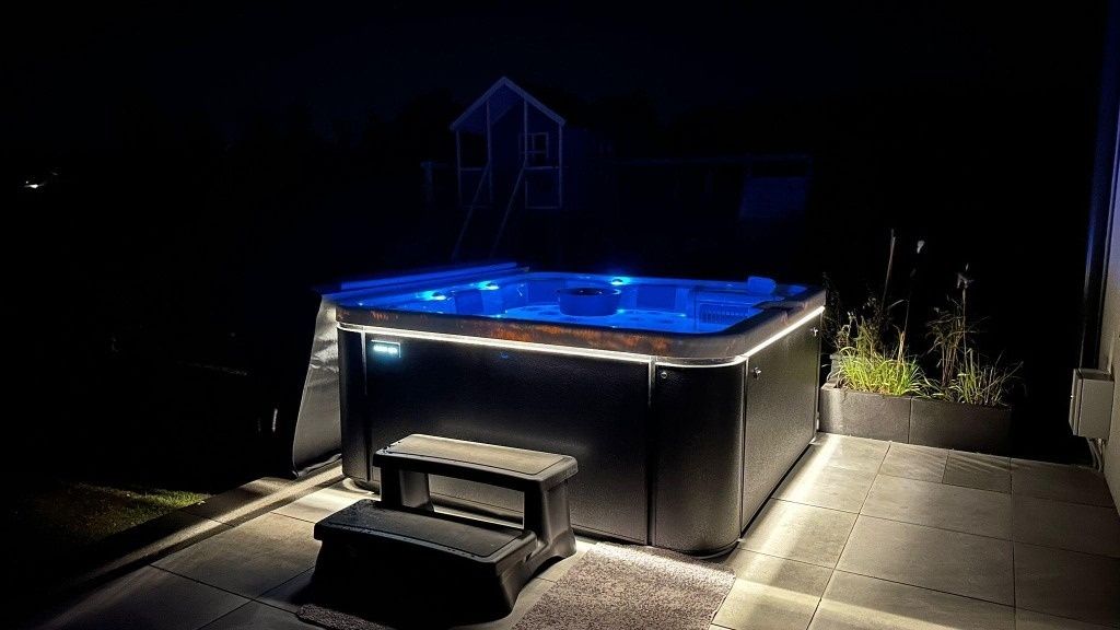 Jacuzzi ogrodowe całoroczne VISKAN EKERO, 6 os., 54 dysze