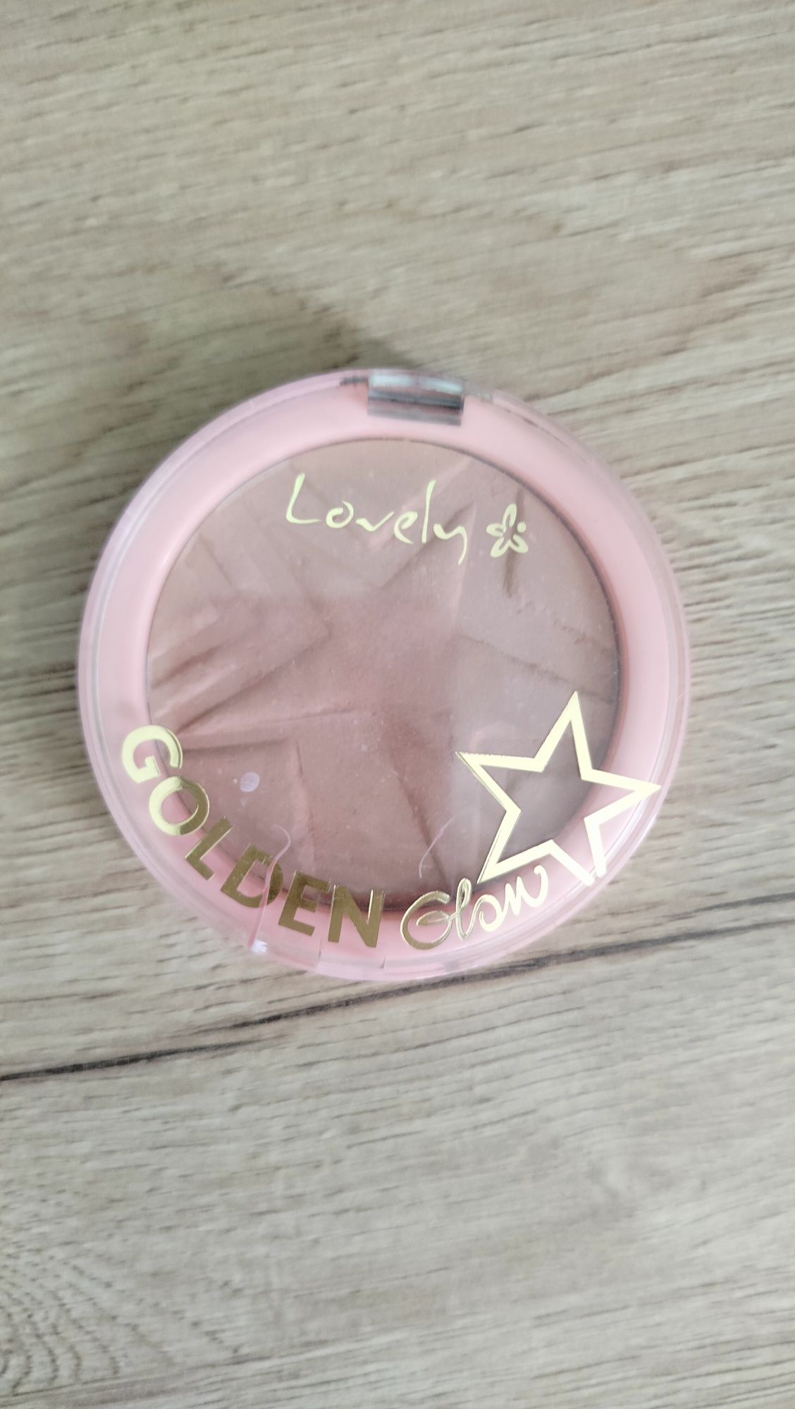 Puder do twarzy Lovely Golden Glow 2
