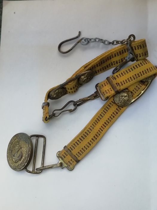 Продам старую  пряжку на ремiнь, виготовлена з брони, мае зацеп.