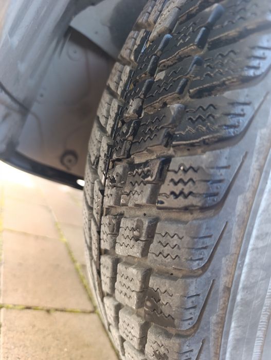 Felg kia i 16" 5x114,3 z oponami zimowymi 215/70 R16 –