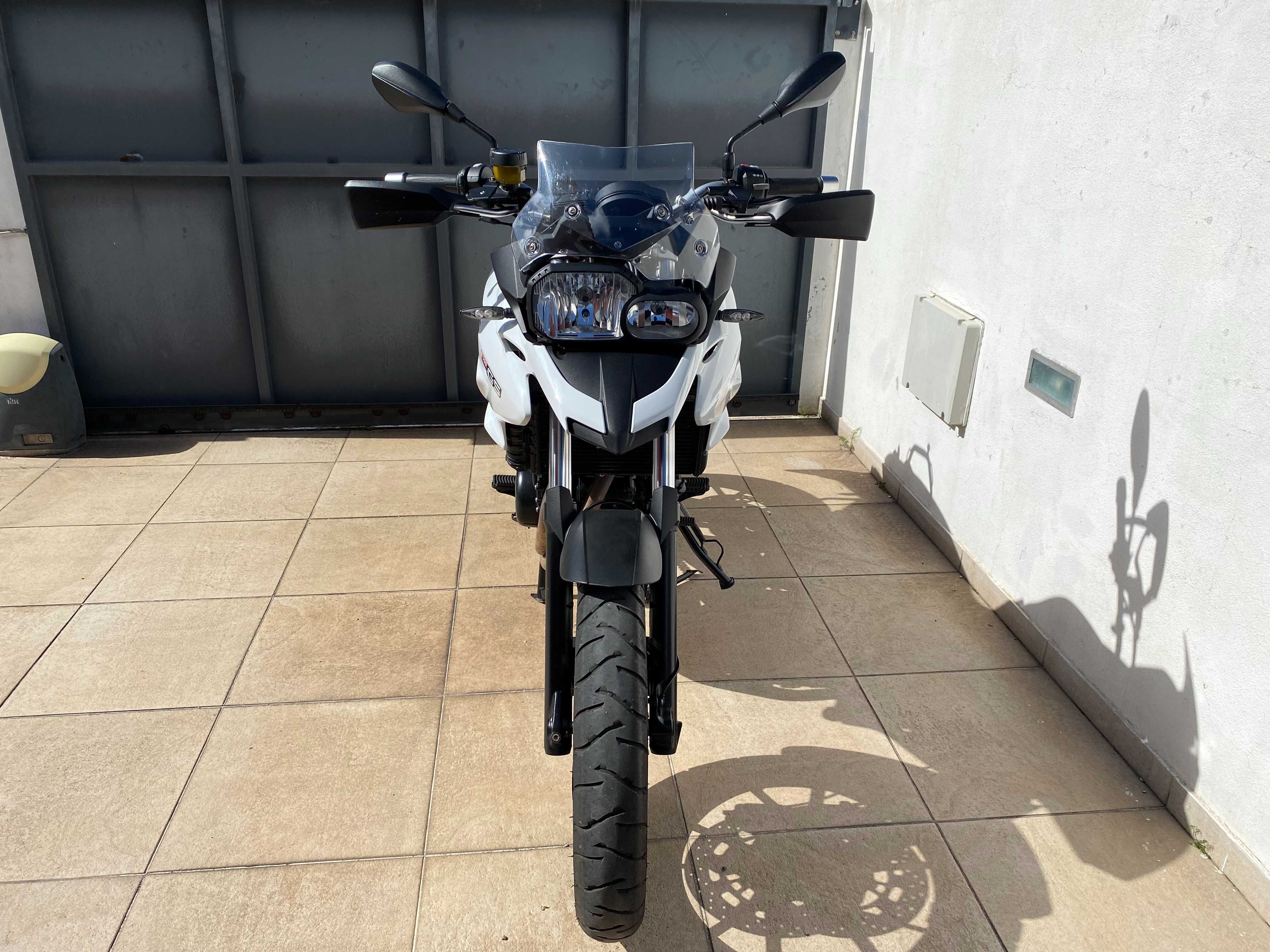 BMW F 700GS de 2016 com 7500km full extras