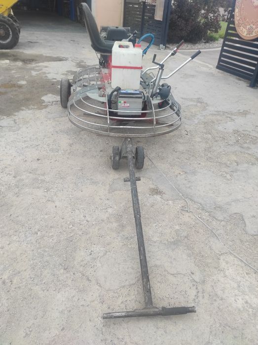 Zacieraczka samojezdna do betonu