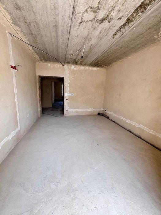 ПРОДАЖ Трикімнатна квартира з кухнею студією поруч парку