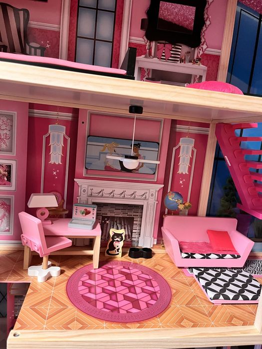 Іграшковий будинок для ляльок