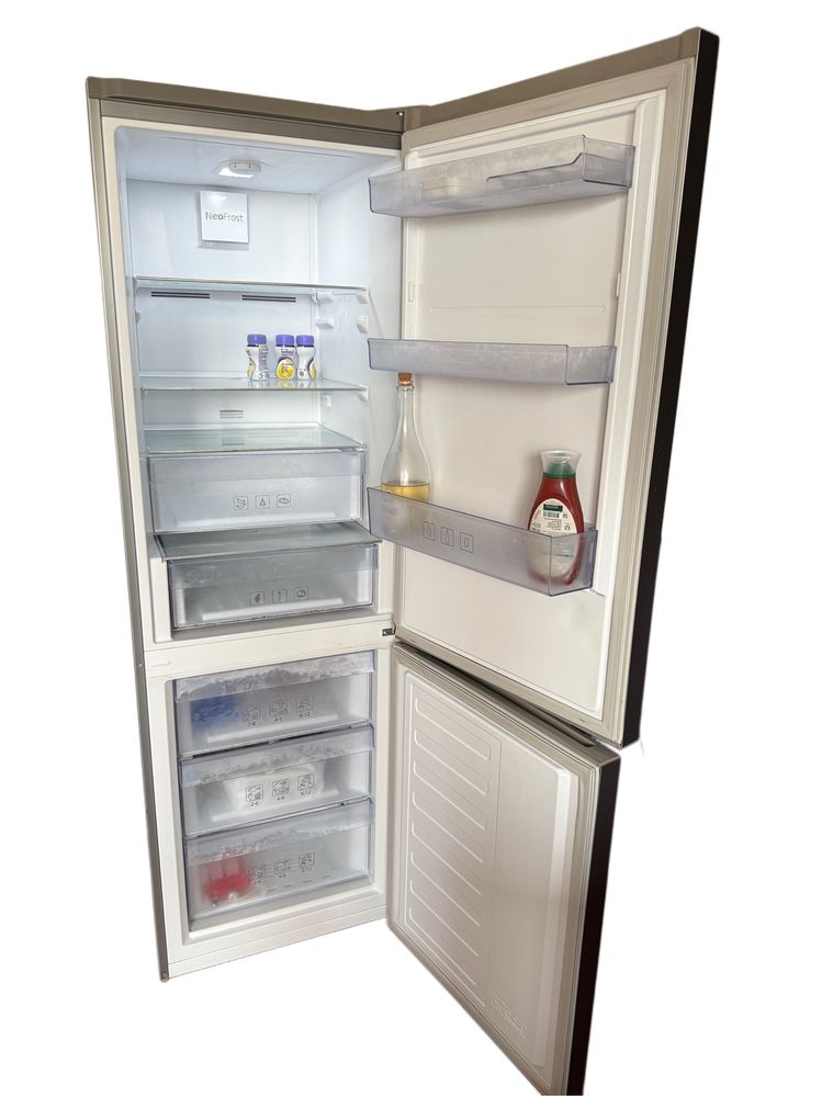 Frigorífico combinado BEKO 185 cm NoFrost Classe A++ E excelente