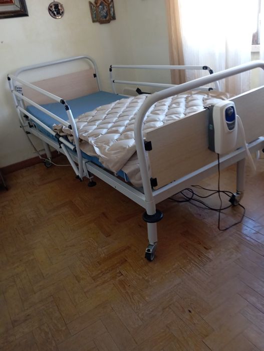 Cama articulada em muito bom estado