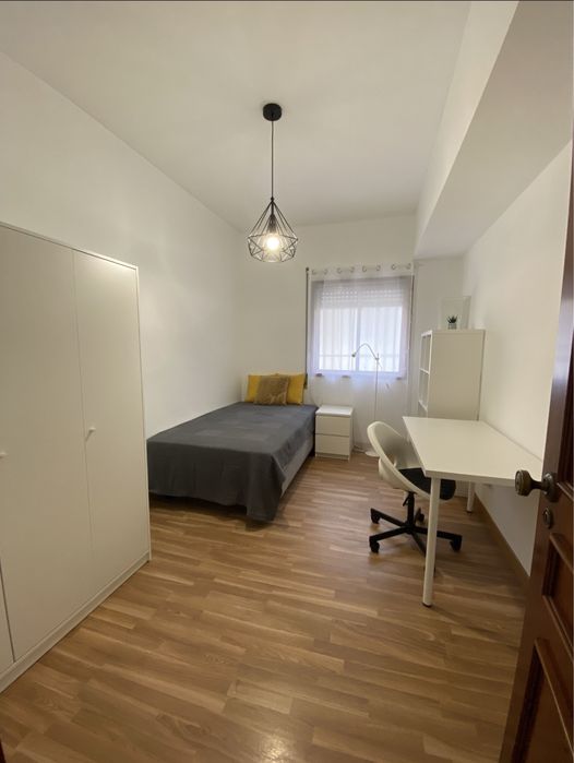Quarto em Apartamento T4 Estudante/Trabalhadora