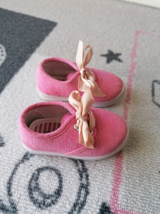Ténis de bebé rosa