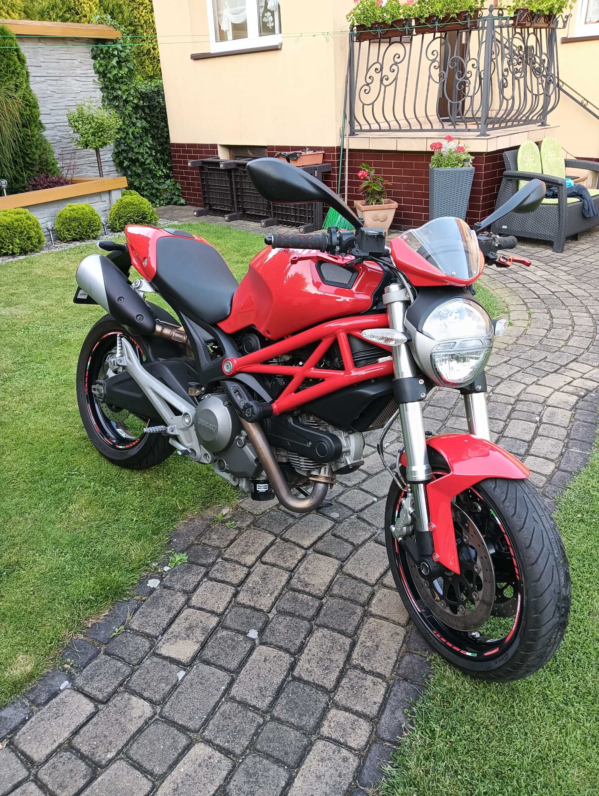 Ducati Monster 696