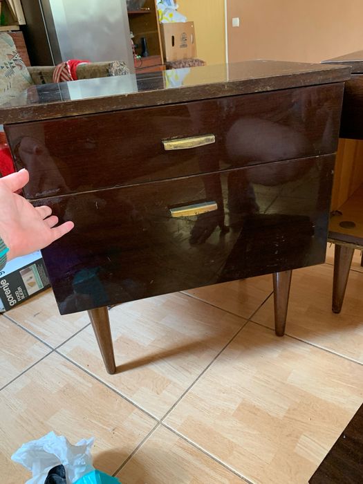 Тумба приліжкова