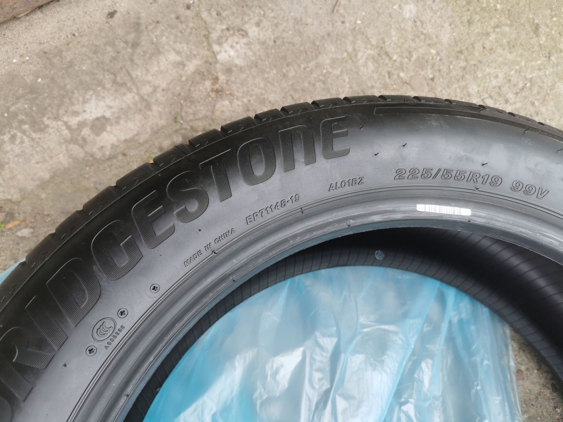 Opony Bridgestone alenza 225/55R19 99v