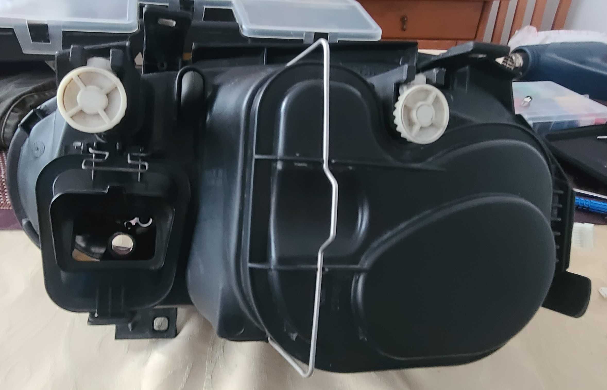 Faróis Golf 4 MK4 Novos