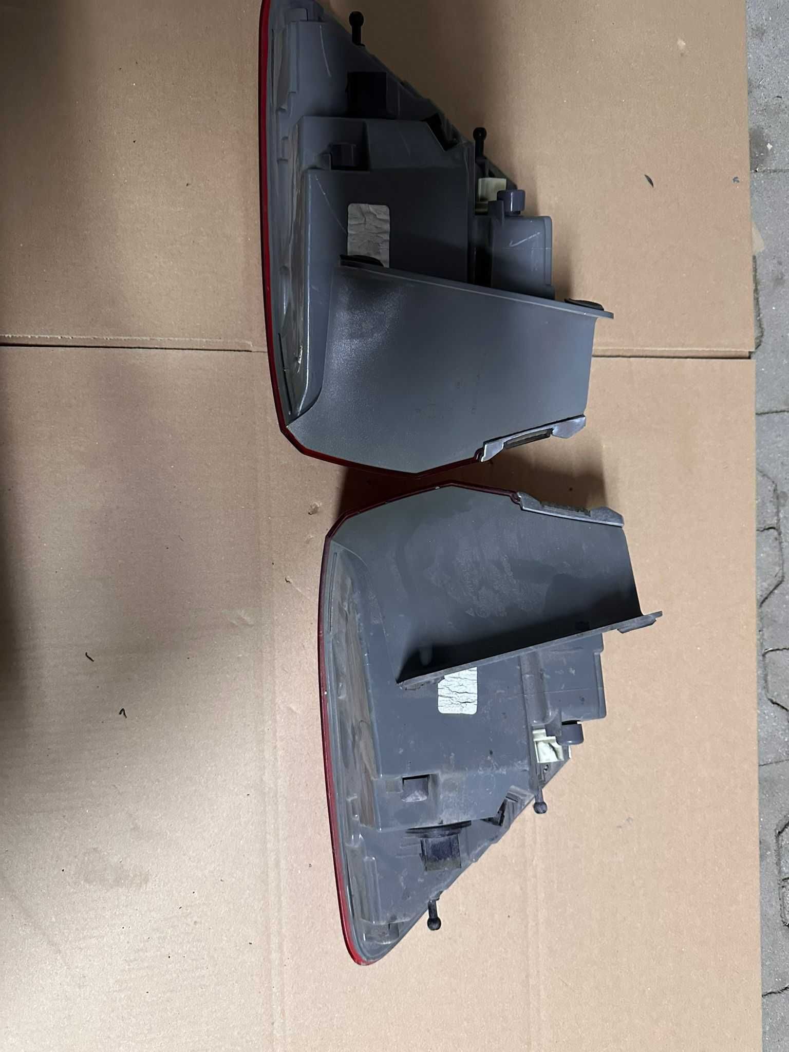 JEEP GRAND CHEROKEE WK2 lampa lewa prawa tył