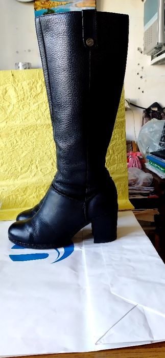 Чоботи шкіряні високі 38 р