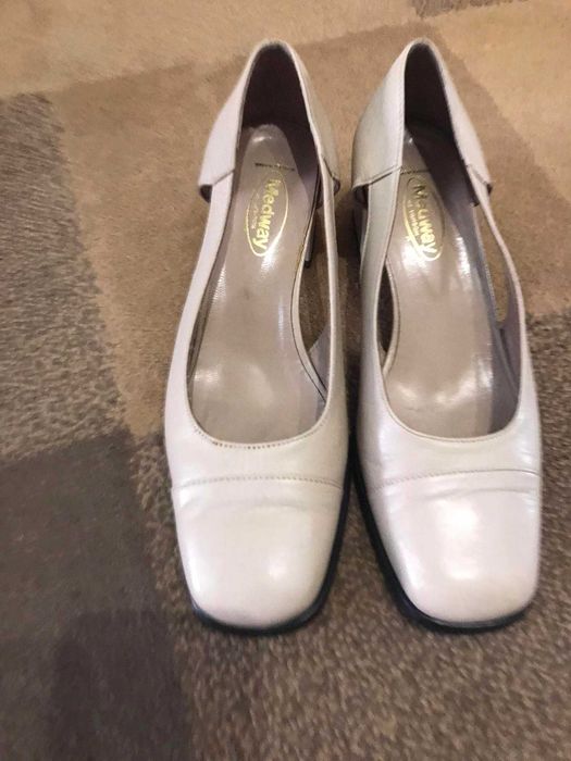 Sapatos clássicos creme