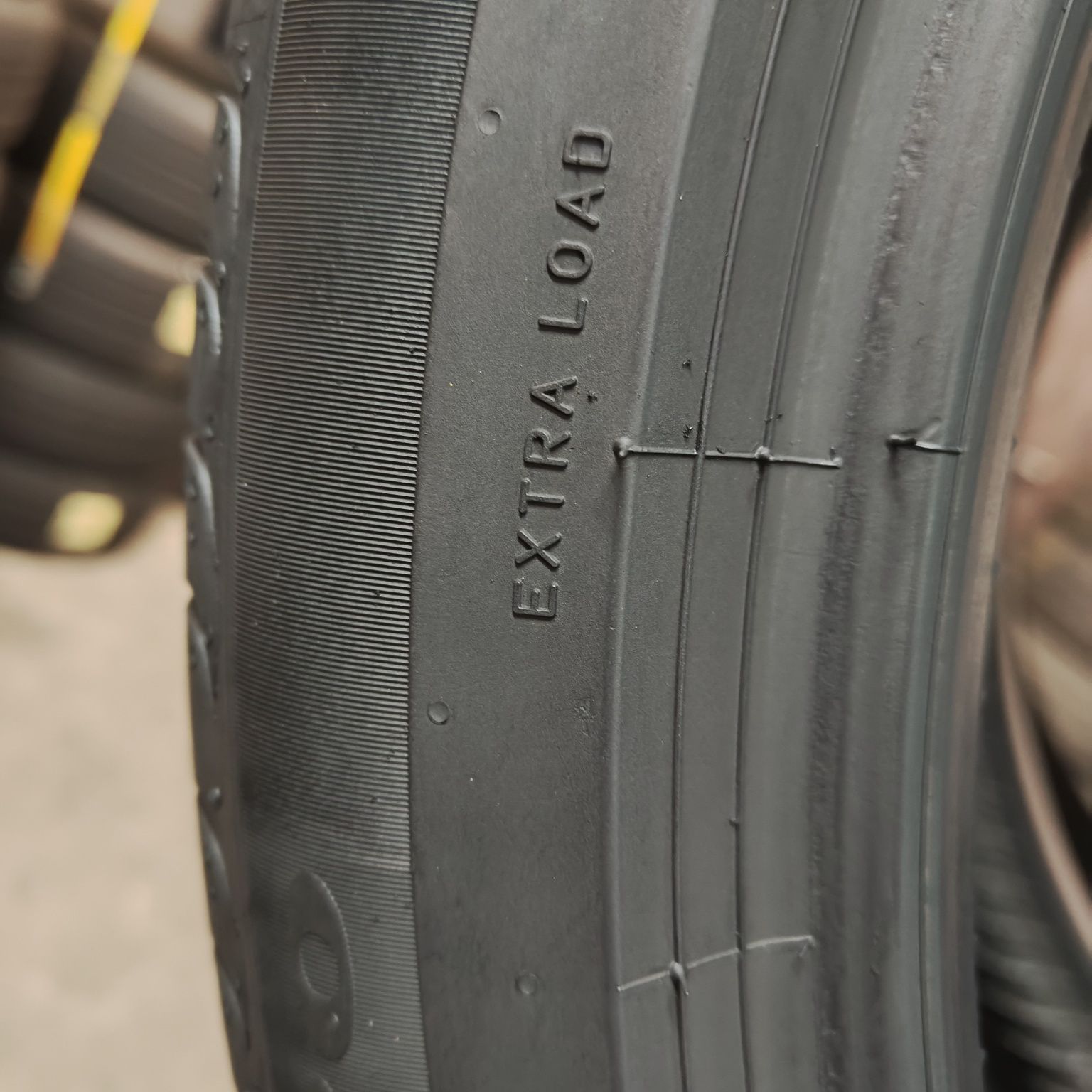 255/40/20 XL Sprzedam parę opon letnich Pirelli