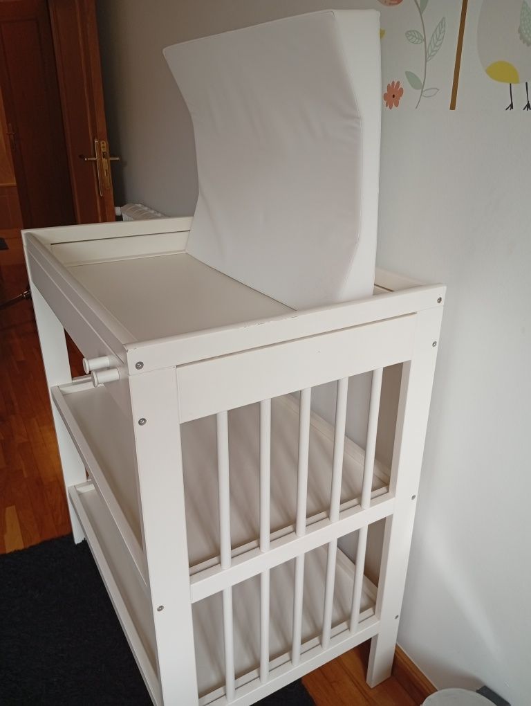 Muda fraldas + colchão IKEA