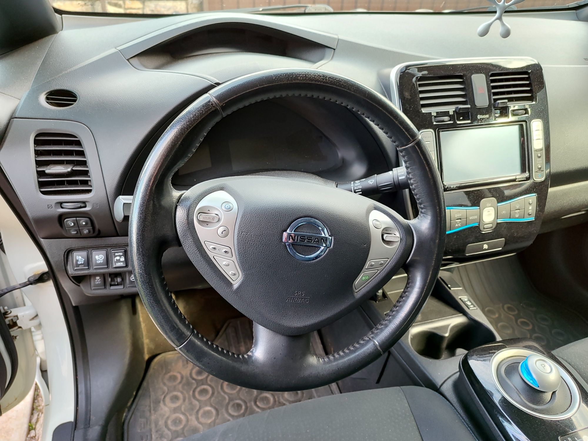 Продам Nissan leaf 2015 24kWh