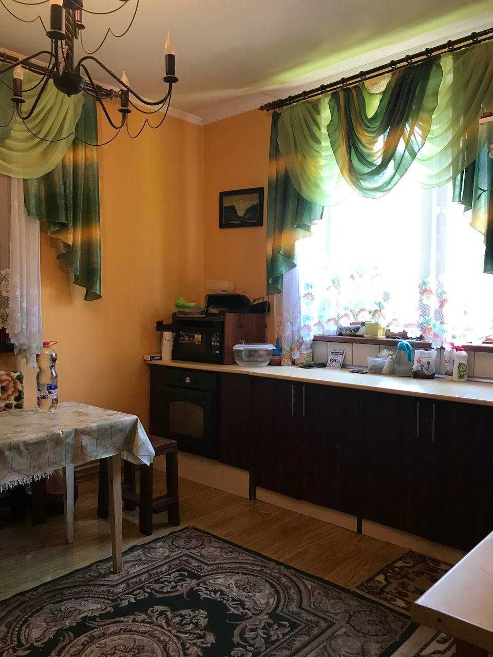 Продам будинок в передмісті Івано-Франківська