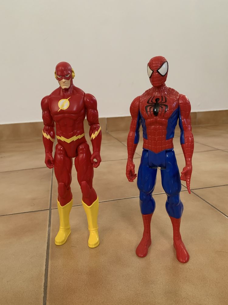 Bonecos Marvel Homem-aranha e Flash