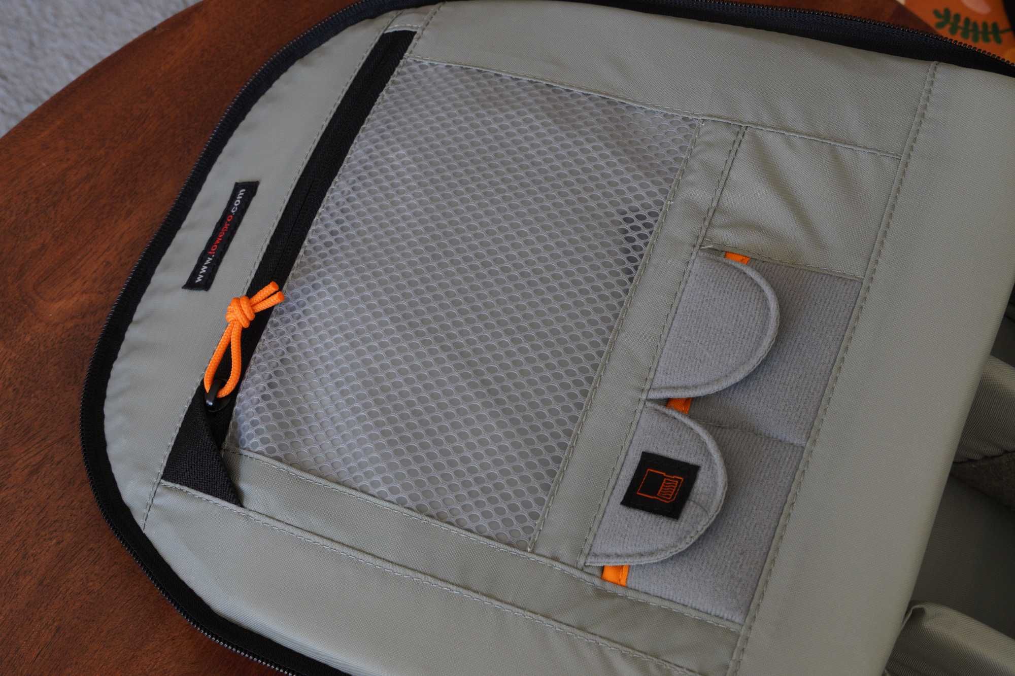 Mochila de fotografia Lowepro Runner 200 AW