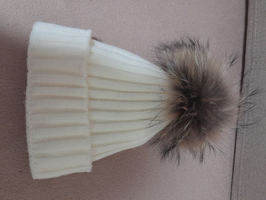 Шапка жля дівчинки 52-54 на 5-7 років біла на флісі натуральне хутро