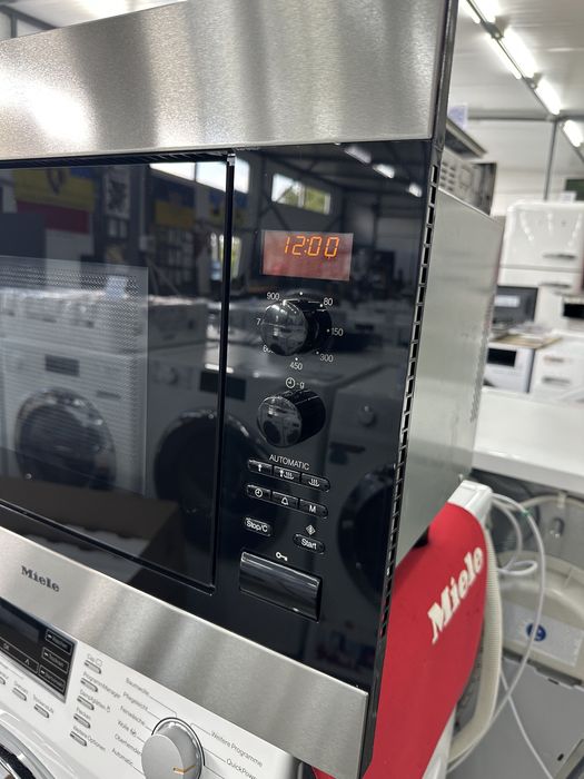 Вбудована мікрохвильова піч Miele M 8260-2