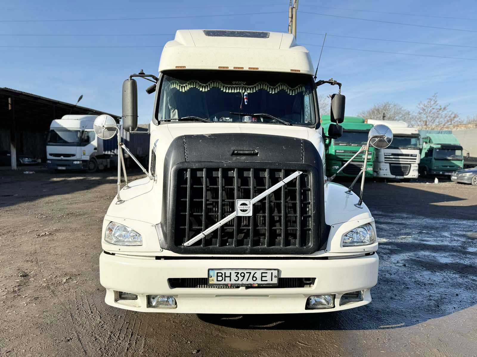 тягач Volvo VNL 670 механика 14.0 дизель 2001 год