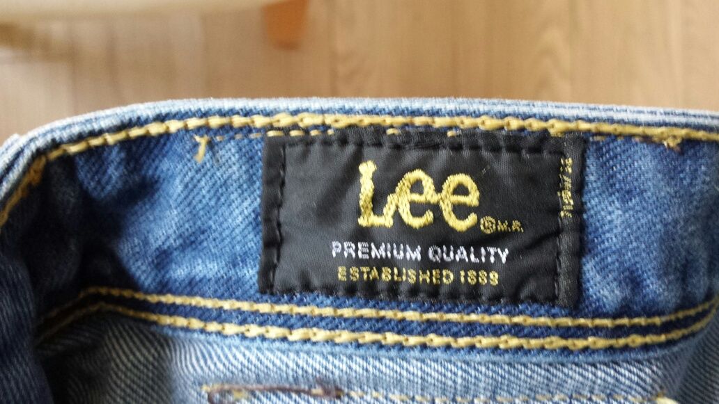 Spodnie Lee damskie z przetarciami nowe vintage rozm W27 L31