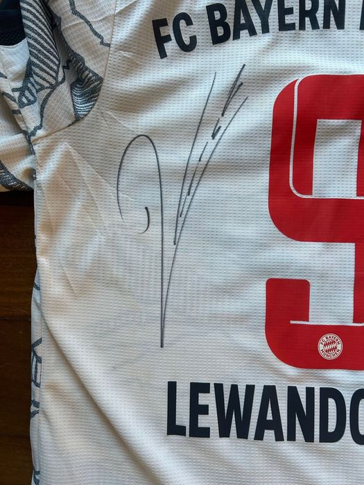 Camisola autografada por Lewandowski 20/21