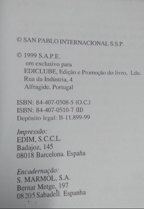 Bíblia encadernada com banho em Ouro