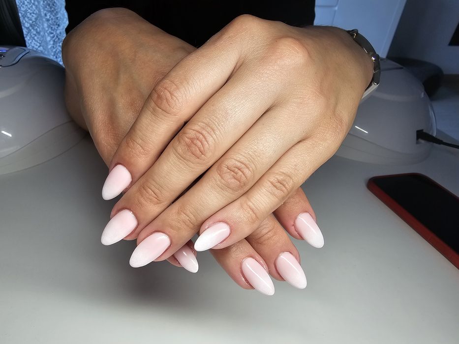 Manicure z dojazdem do klienta.