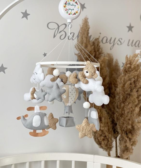 Дитячий мобіль на ліжко