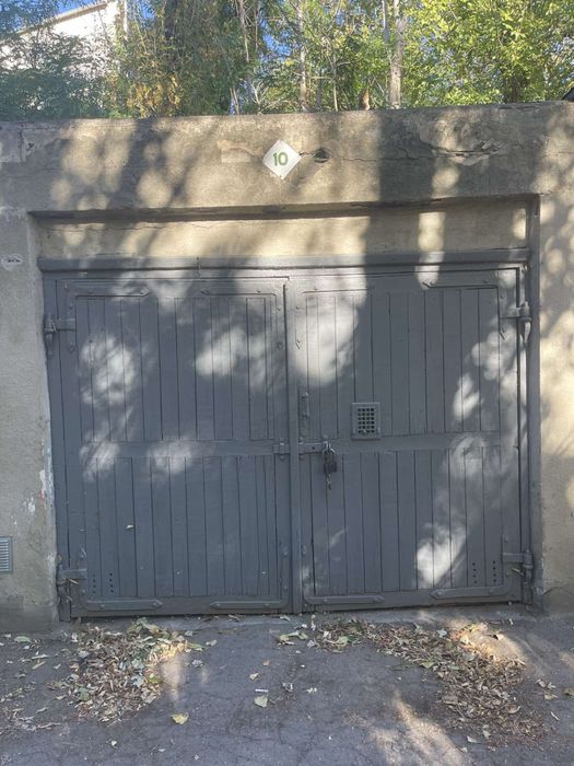 Продаю гараж 18 м ,чистый ,сухой