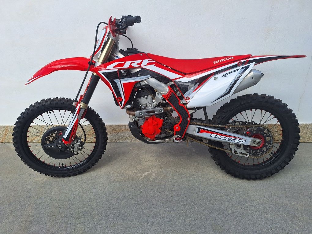 Honda crf r 250.
