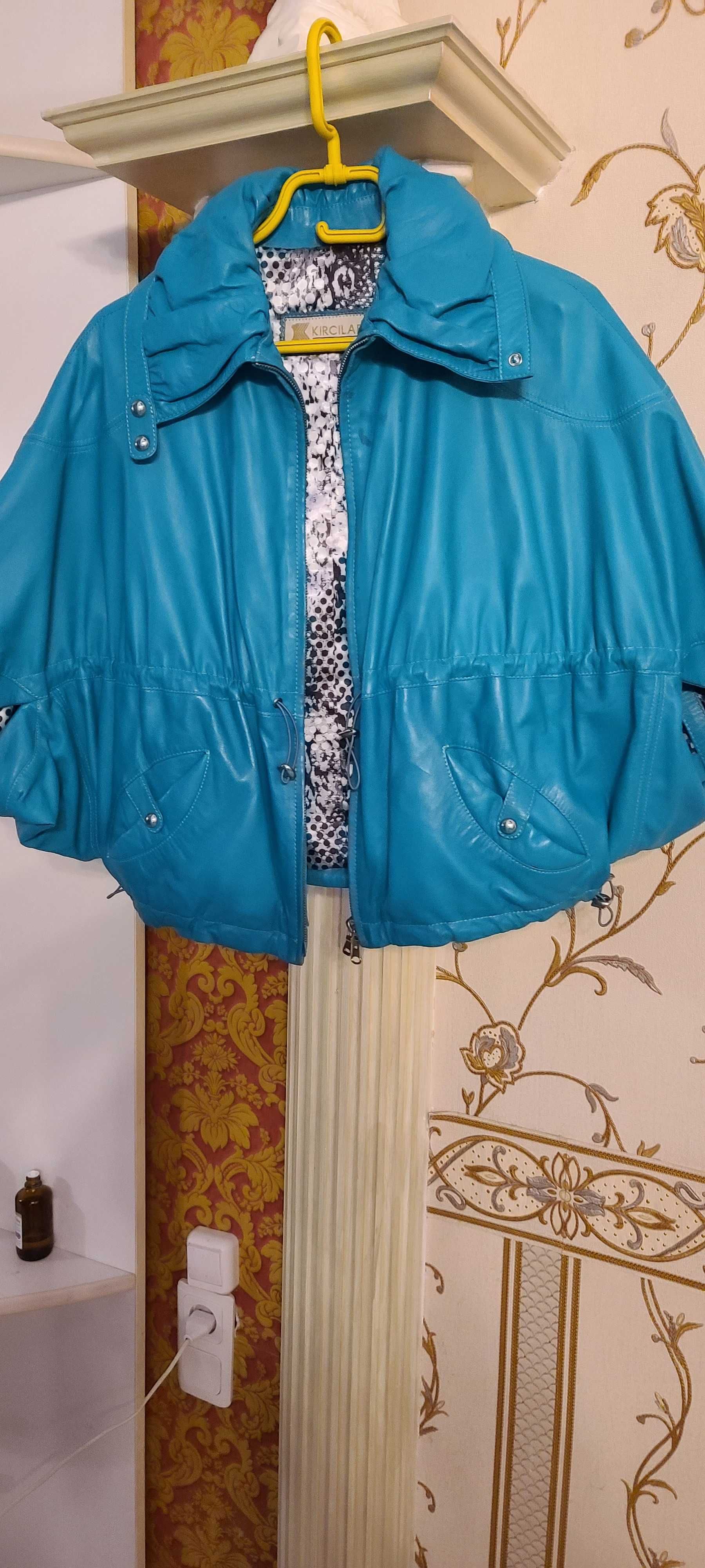 продам женскую кожаную куртку (лайкра) размер М