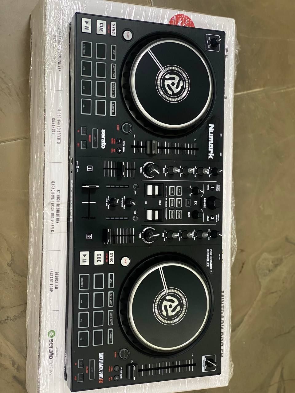 DJ контроллер Numark Mixtrack PRO FX