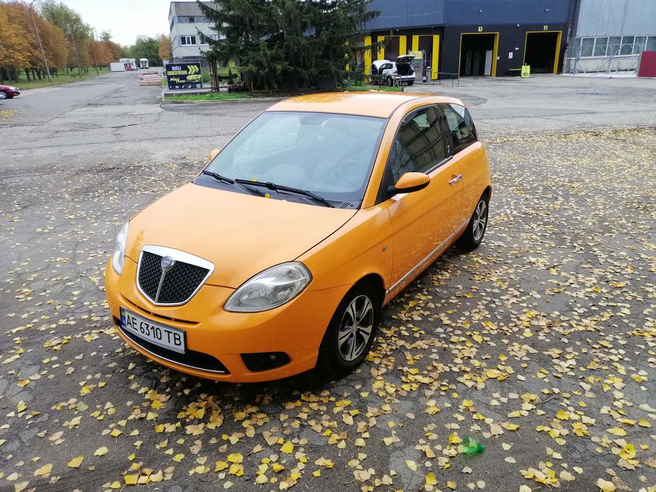 Авто Lancia Ypsilon