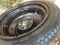Pneu e jante suplente da michelin