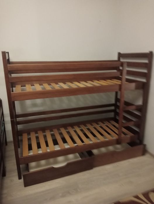 Продається двоспальне ліжко, в хорошому стані. Якісне з бука . Дитяче.