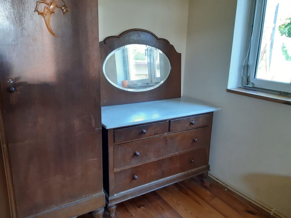 Stara toaletka z marmurowym blatem