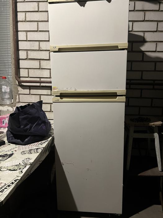 Продам холодильник