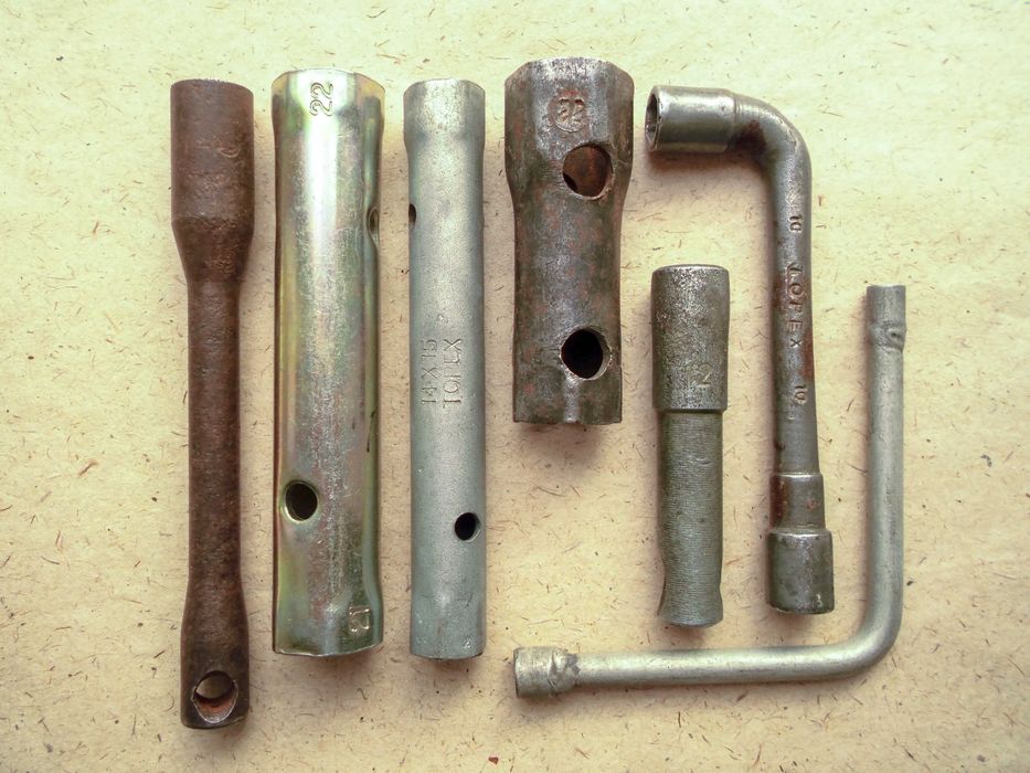 Уровень ключ торцевой рожковый рулетка напильник пробойник