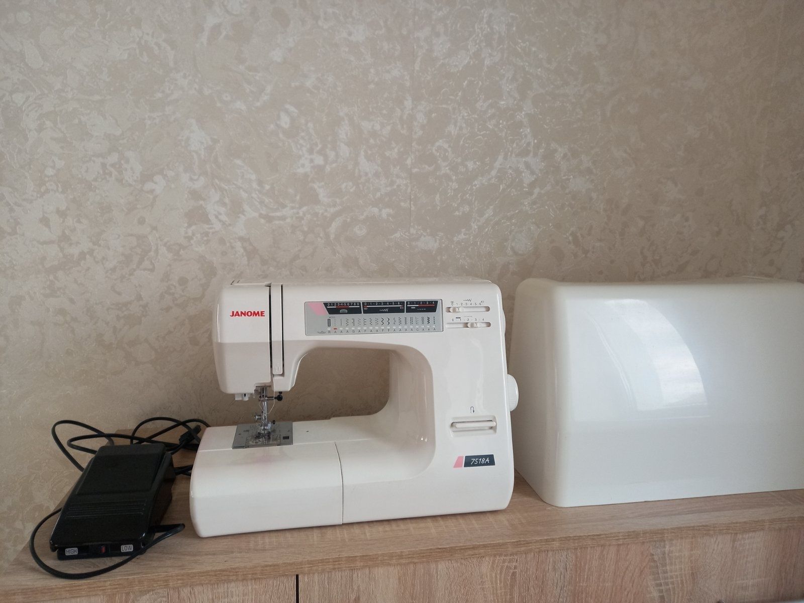 Швейная машинка Janome 7518a