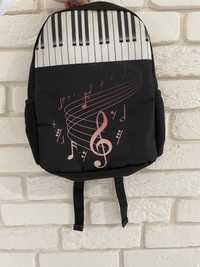 Plecak pianino nuty szkoła muzyczna